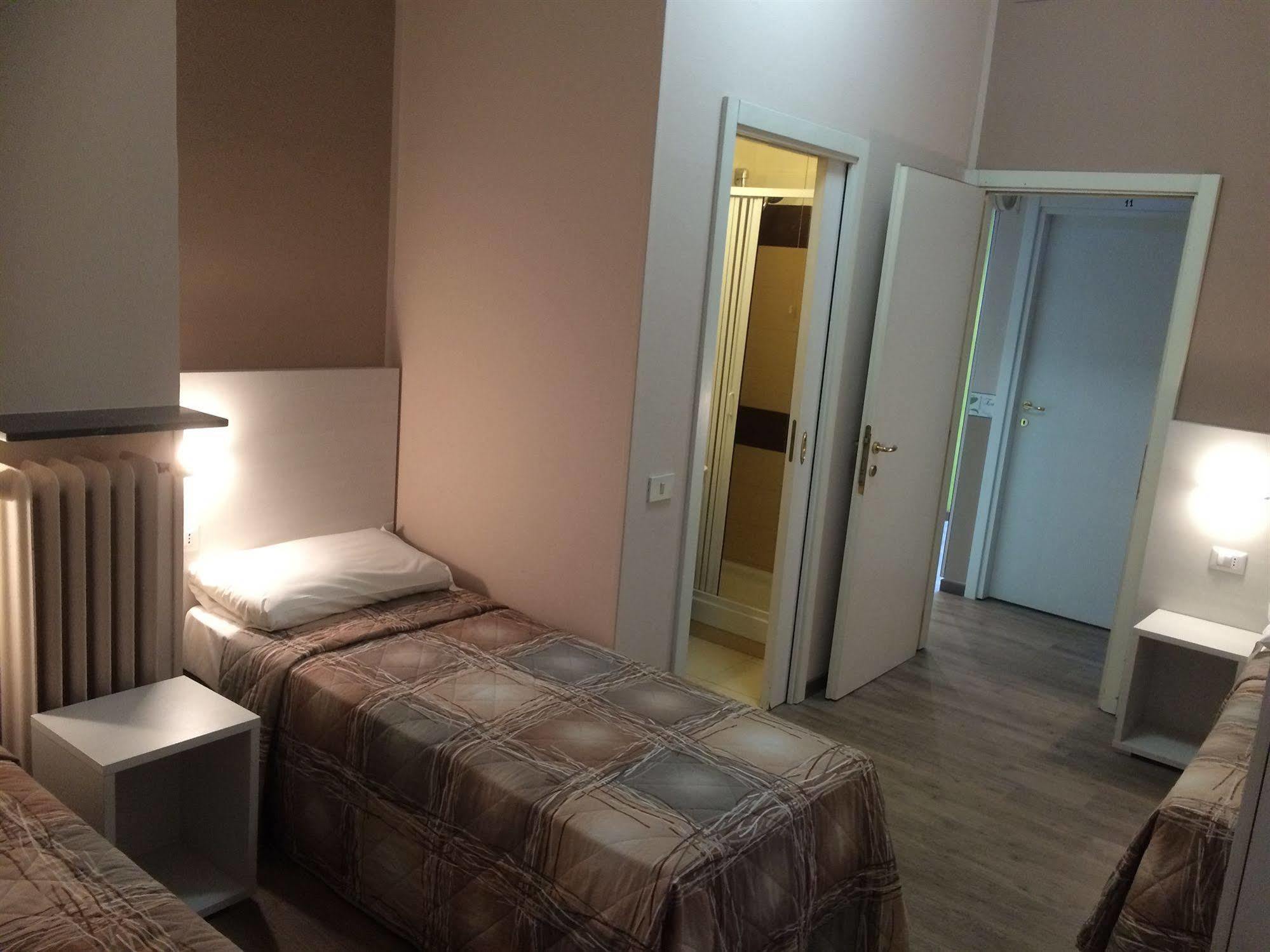 Hotel Kennedy Milan Bagian luar foto