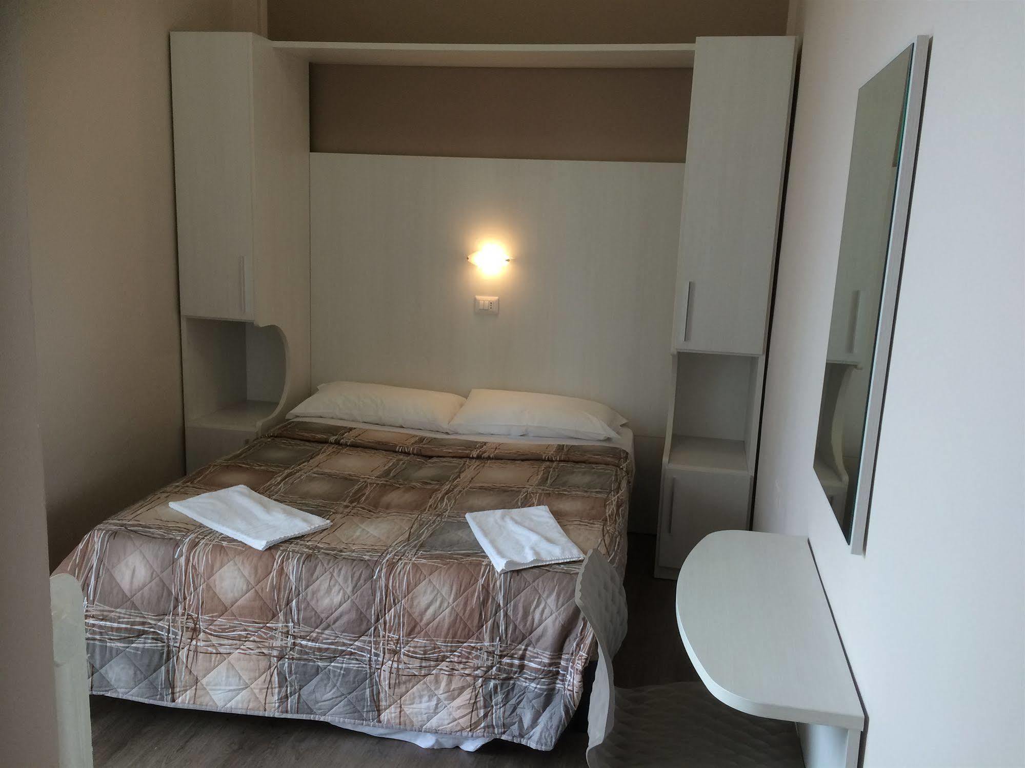Hotel Kennedy Milan Bagian luar foto